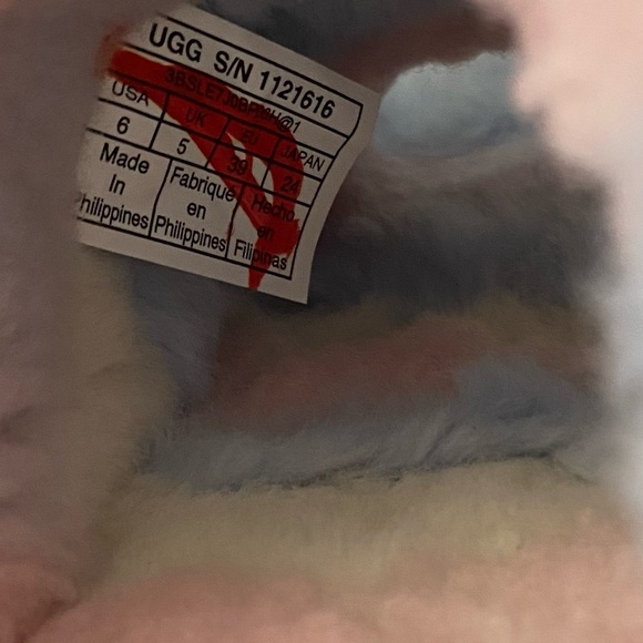 UGG Fluff You Cali Collage Pride Men 6 Fits Women’s 8 - Picture 12 of 13